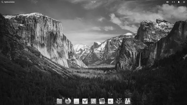 elementary OS Pantheon desktop with the dock and open applications