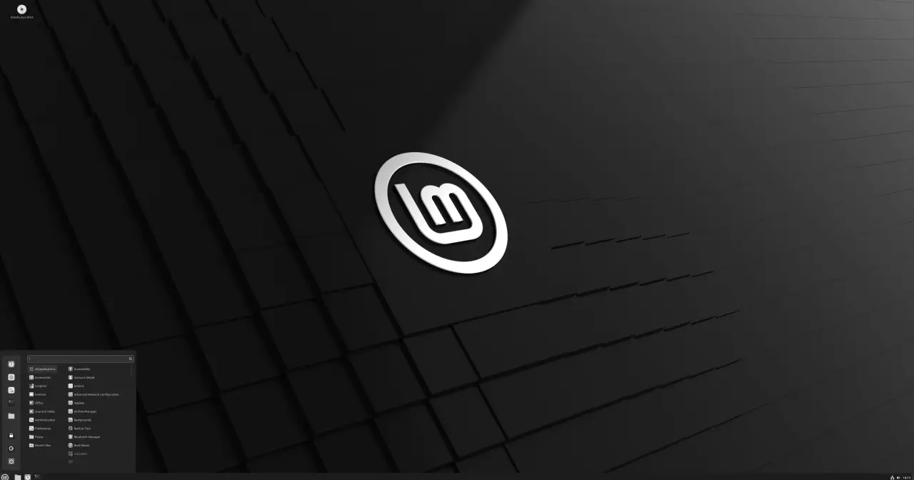 Linux Mint Cinnamon desktop showing the application menu and the bottom panel