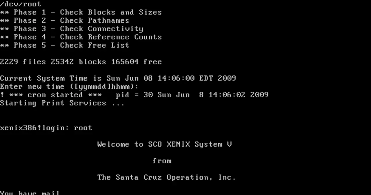 SCO Xenix System V boot-up screen running in an emulator